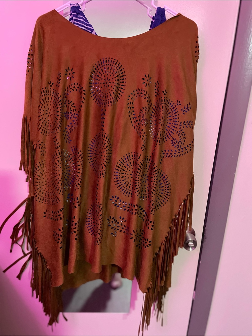 American Eagle women’s shorts size 10 L tank/like new faux suede poncho w/fringe - Picture 11 of 11